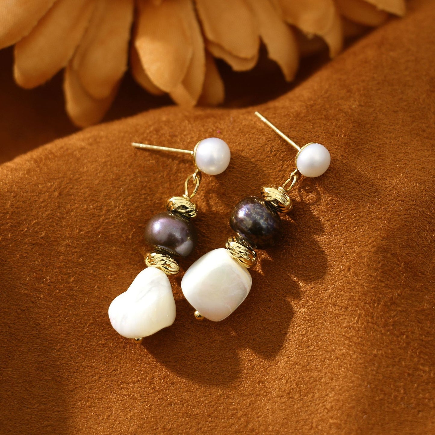 Shell grey pearl earrings