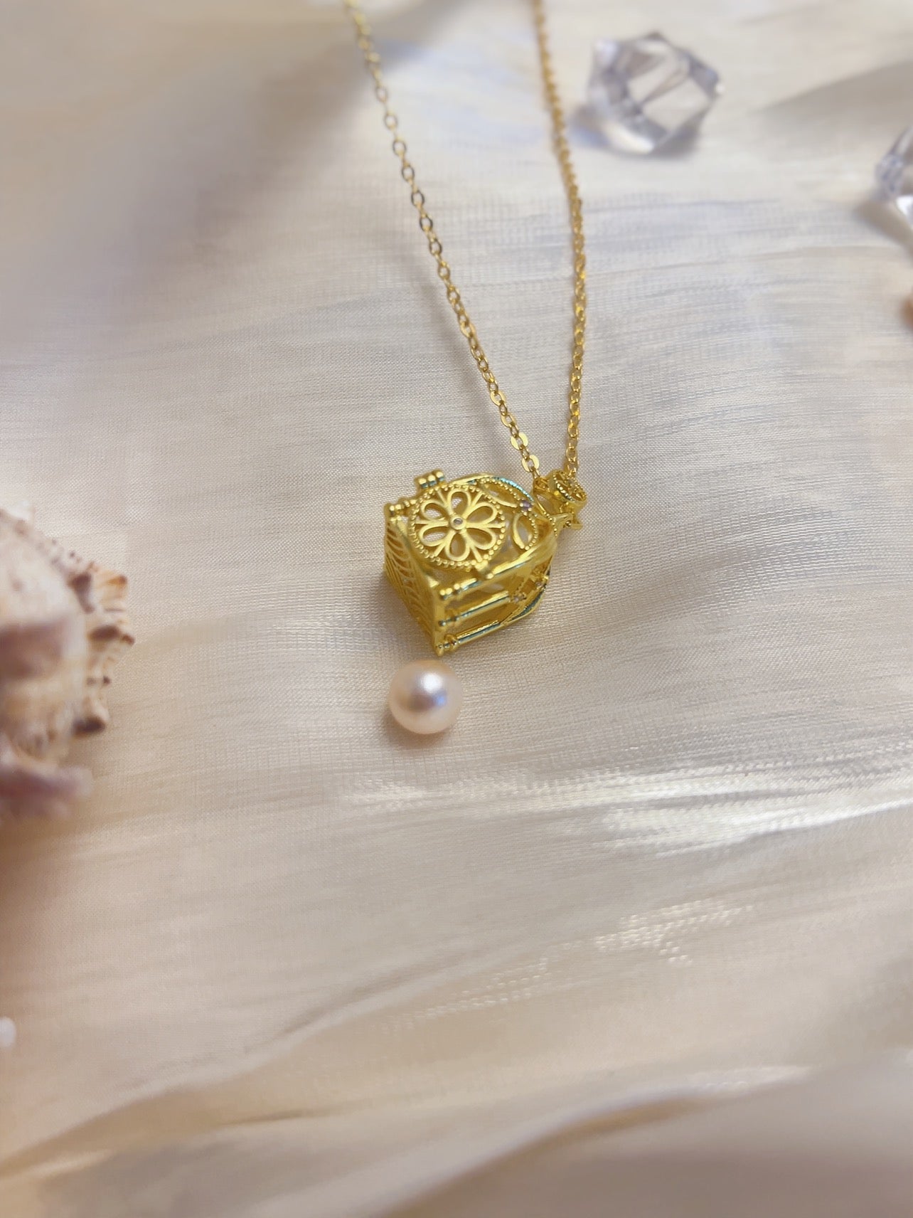 A delicate little cage open necklace